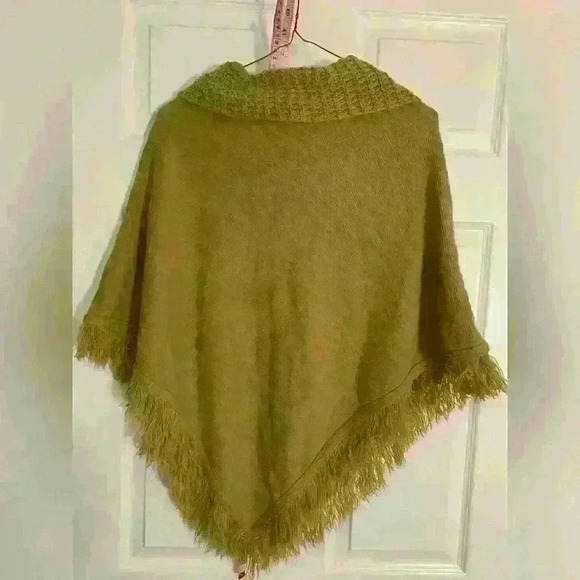 Cowl Neck Shawl - Picture 2 of 6